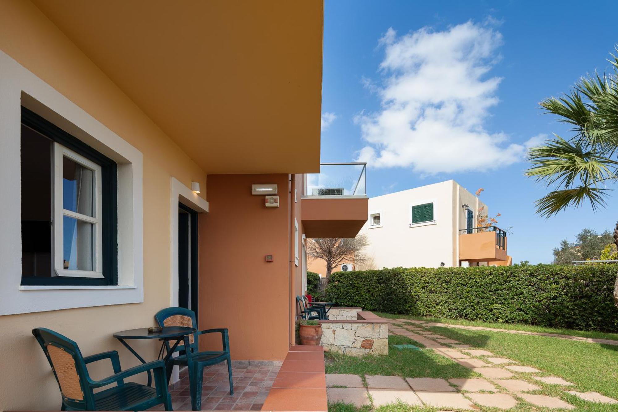 הרסוניסוס Dia Apartments מראה חיצוני תמונה