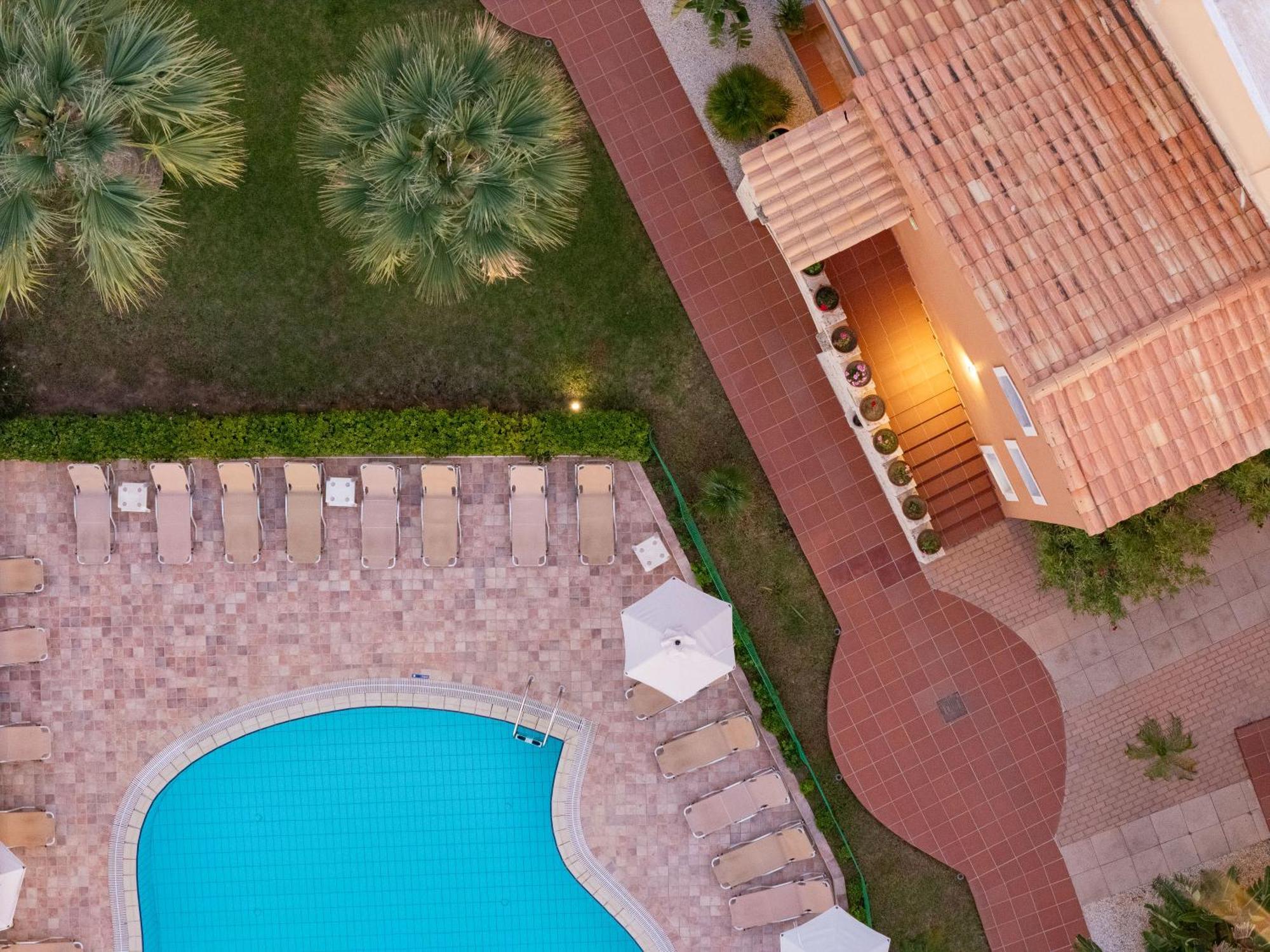 הרסוניסוס Dia Apartments מראה חיצוני תמונה